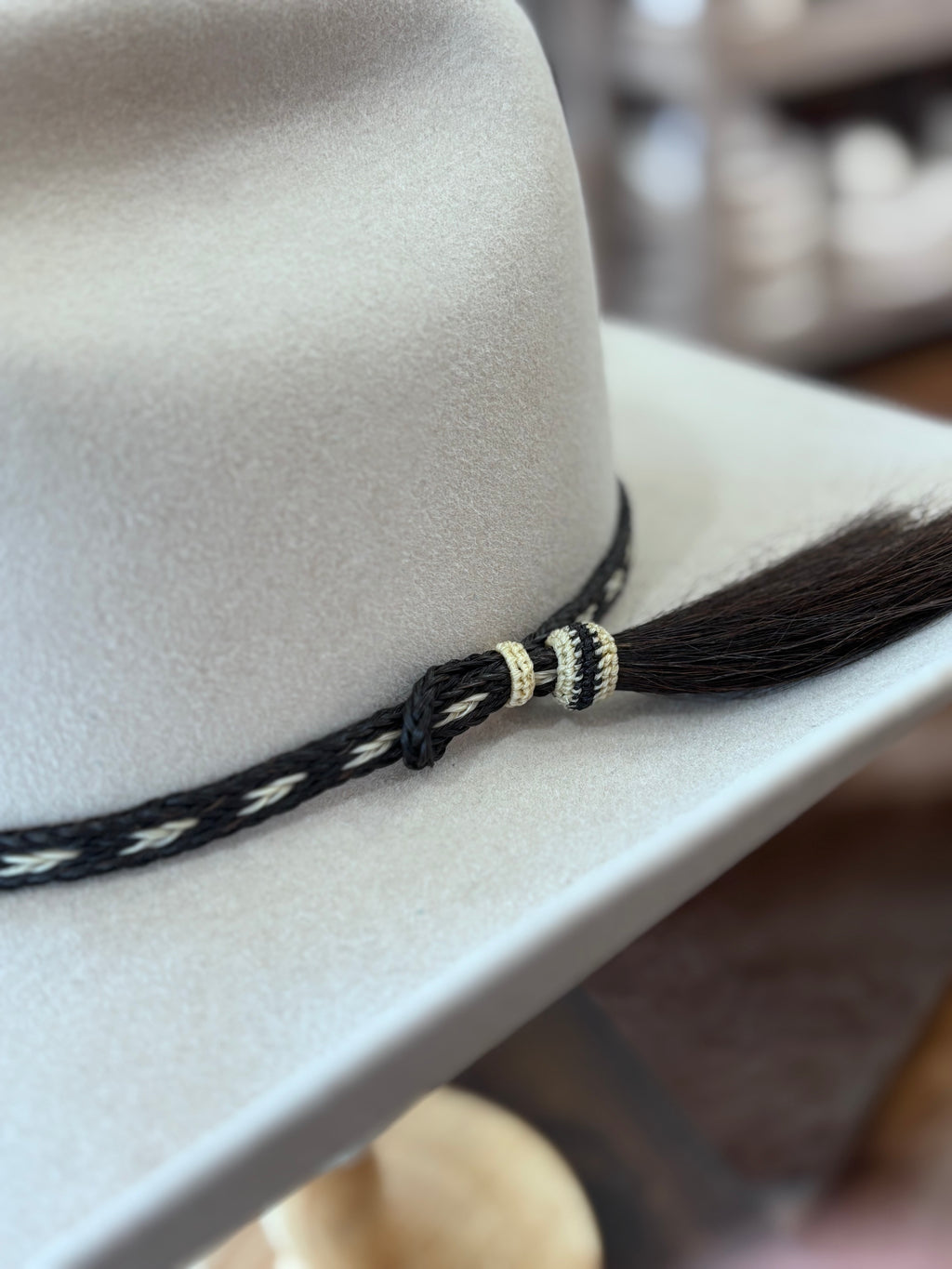 Hatband- Horsehair with single Tassel