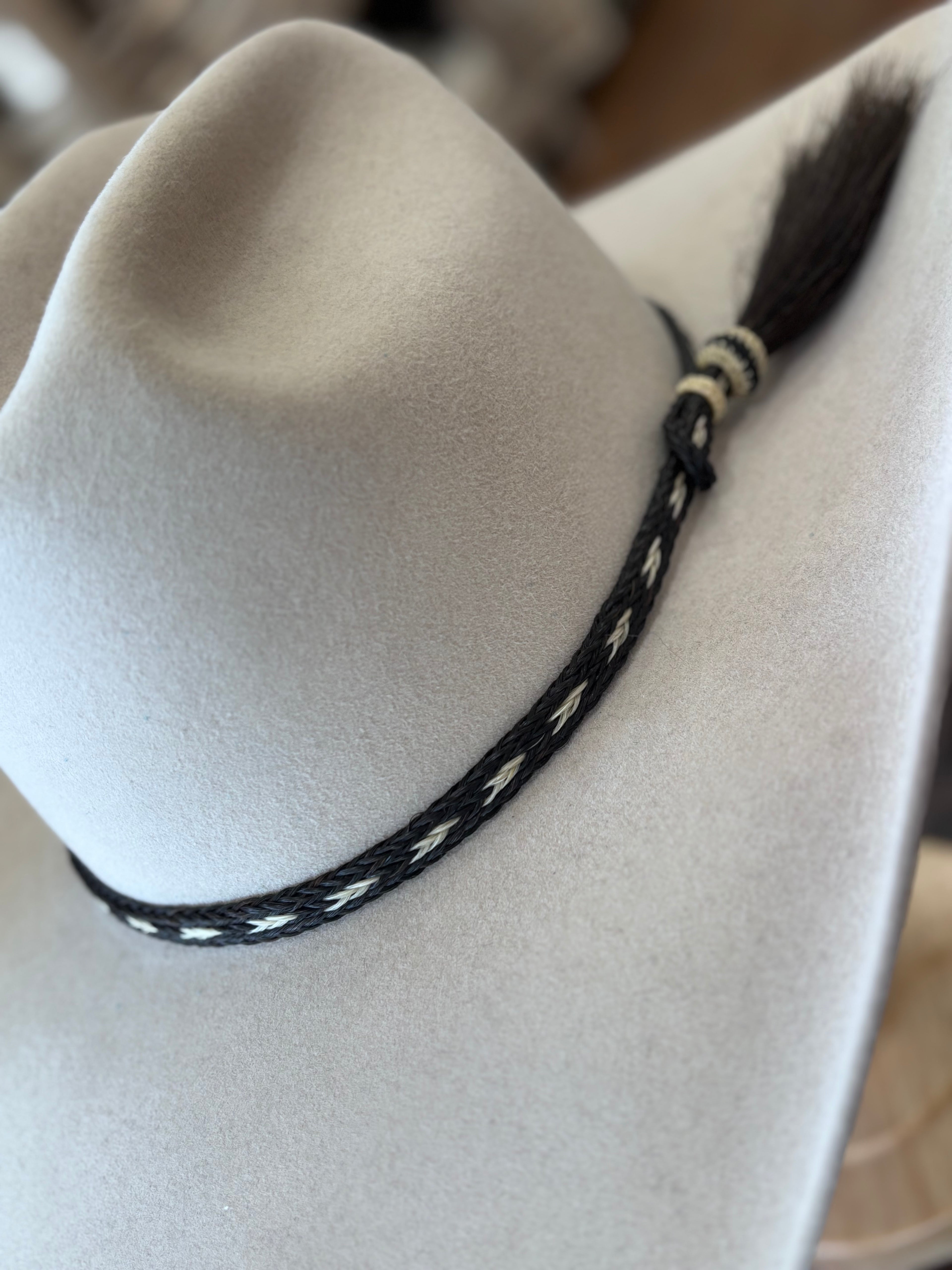 Hatband- Horsehair with single Tassel